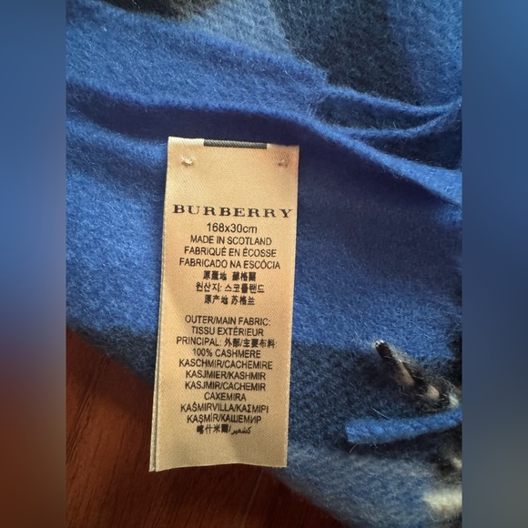 Burberry 100% Cashmere Blue Checkered Scarf - Picture 5 of 5